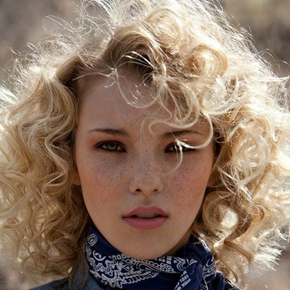 15colgadasdeunapercha_fw1314_hairstyles_bighair_5