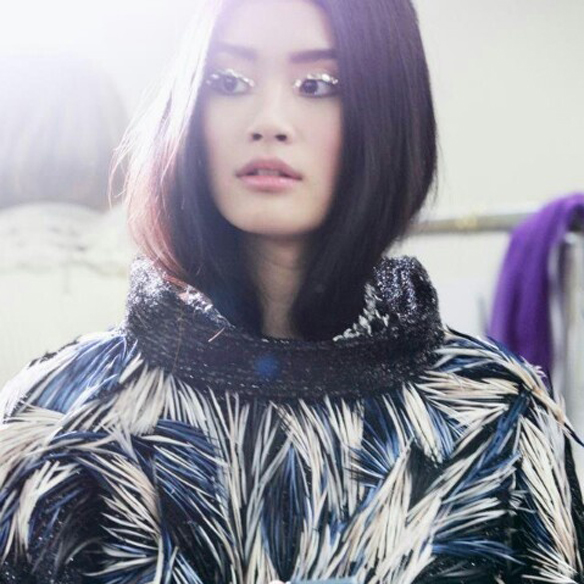 15colgadasdeunapercha_fw1314_hairstyles_hair_inside_scarf_collar_coat_3