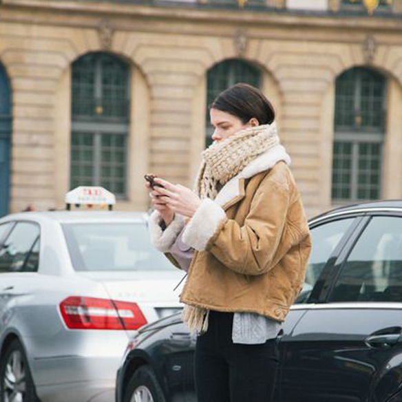 15colgadasdeunapercha_fw1314_hairstyles_hair_inside_scarf_collar_coat_4