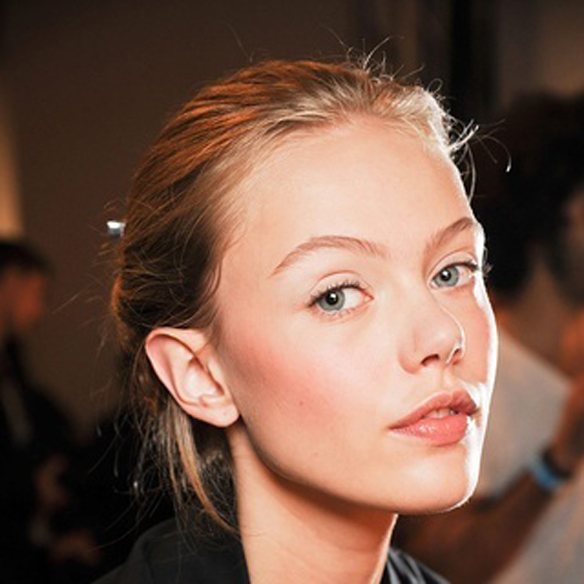 15colgadasdeunapercha_make-up_fw1314_washfaceeffect_4