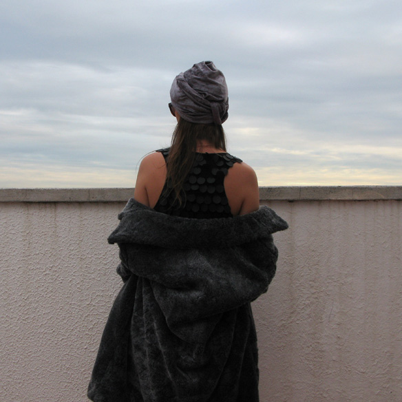 15colgadadeunapercha_newyearseve_nochevieja_findeaño_black_turban_plumeti_fur_velvet_sequin_paillettes_ck3