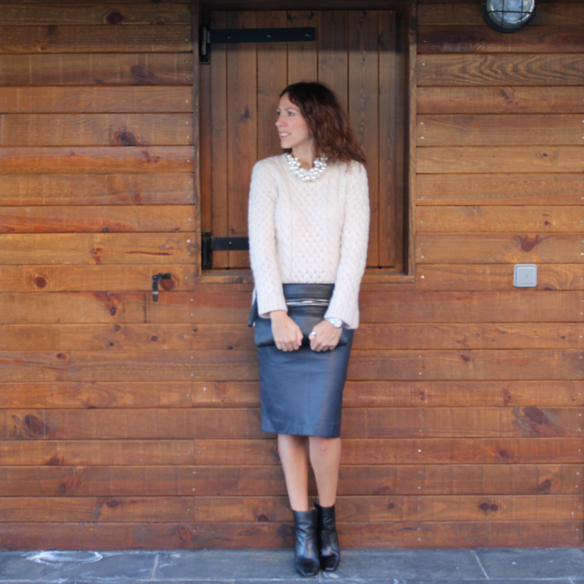 15colgadasdeunapercha_fw1314_pencilskirt_pearls_envelopeclutch_gg1