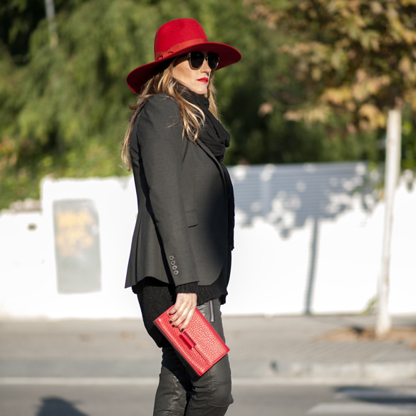 15colgadasdeunapercha_red_black_pamela_rock__ag10