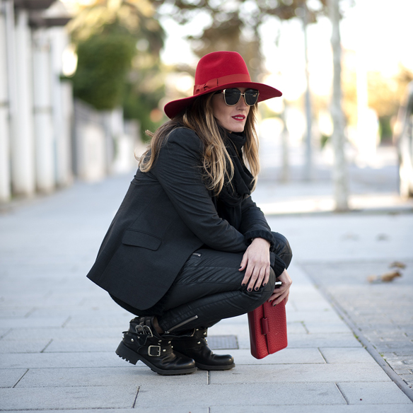 15colgadasdeunapercha_red_black_pamela_rock__ag3