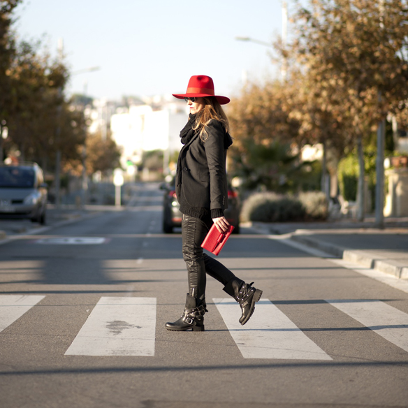 15colgadasdeunapercha_red_black_pamela_rock__ag4