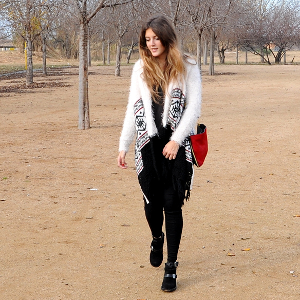 15colgadasdeunapercha_fw1314_red_rojo_tassels_flecos_print_ad10