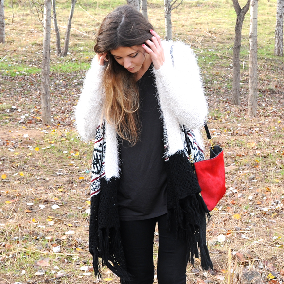 15colgadasdeunapercha_fw1314_red_rojo_tassels_flecos_print_ad1