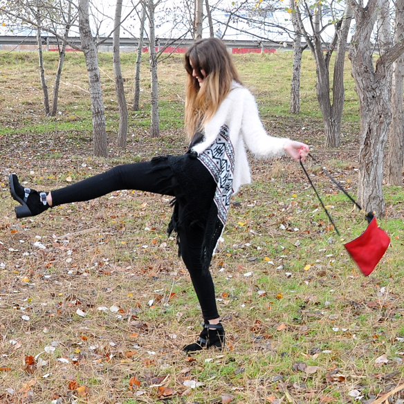 15colgadasdeunapercha_fw1314_red_rojo_tassels_flecos_print_ad3