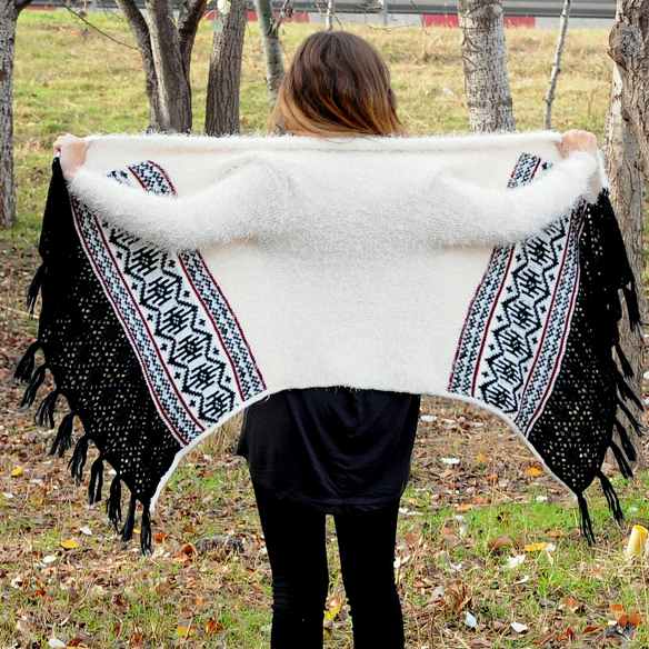 15colgadasdeunapercha_fw1314_red_rojo_tassels_flecos_print_ad4