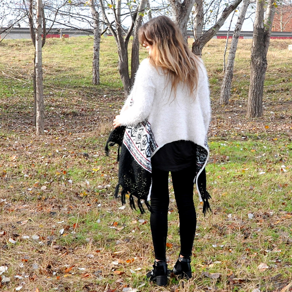 15colgadasdeunapercha_fw1314_red_rojo_tassels_flecos_print_ad9