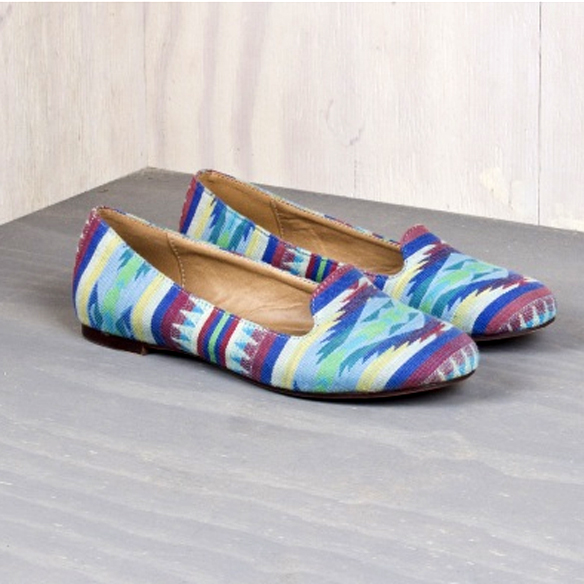 15colgadasdeunapercha_closet_musts_natura_slippers_etnicas_1