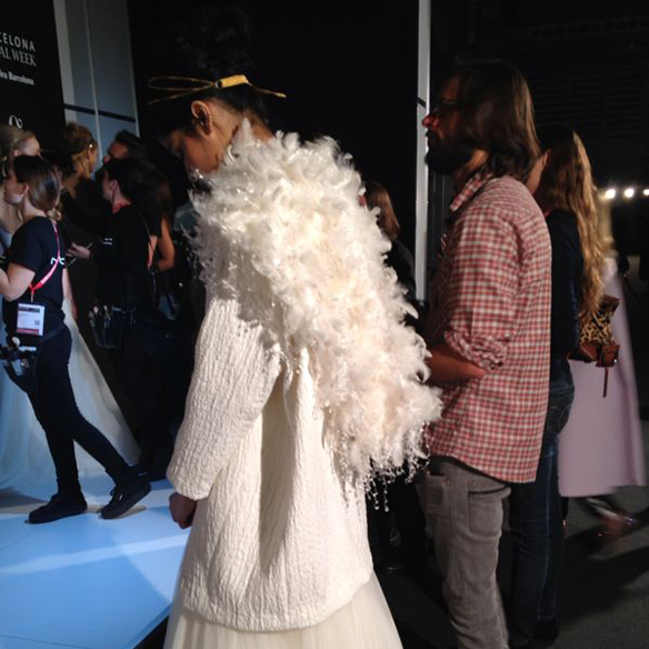 15colgadasdeunapercha_barcelona_bcn_bridal_week_pasarela_gaudi_desfiles_novias_brides_fashion_moda_bloggers_jesus_peiro_5