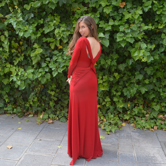 15colgadasdeunapercha_bodas_weddings_vestido_rojo_red_dress_clutch_dorado_golden_clutch_carla_palau_3
