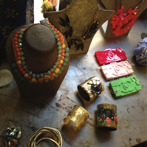 15colgadasdeunapercha_carmina_rotger_passage_complementos_accessories_collares_pulseras_carcasas_movil_bolsos_clutchs_sombreros_5