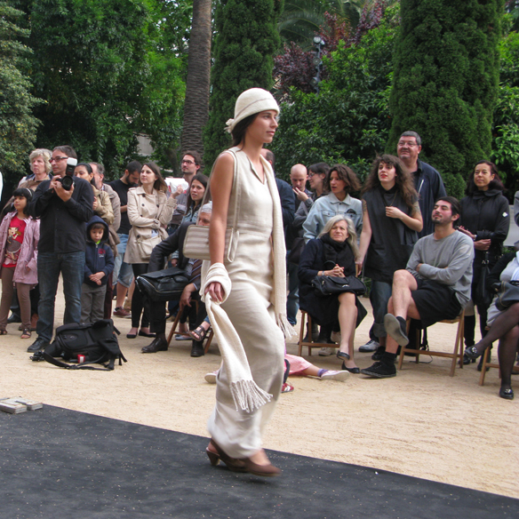 15colgadasdeunapercha_fashion_revolution_day_barcelona_moda_sostenible_ecologica_pasarela_desfile_sustainable_fashion_carmela_rodriguez_4