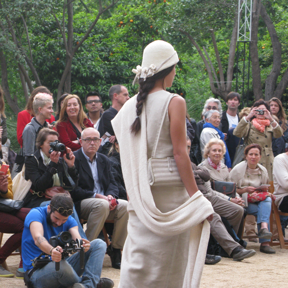 15colgadasdeunapercha_fashion_revolution_day_barcelona_moda_sostenible_ecologica_pasarela_desfile_sustainable_fashion_carmela_rodriguez_5