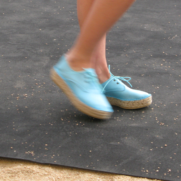 15colgadasdeunapercha_fashion_revolution_day_barcelona_moda_sostenible_ecologica_pasarela_desfile_sustainable_fashion_kameleonik_20