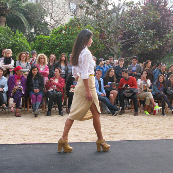15colgadasdeunapercha_fashion_revolution_day_barcelona_moda_sostenible_ecologica_pasarela_desfile_sustainable_fashion_lifegist_mayte_garcia_3