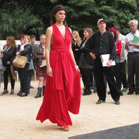 15colgadasdeunapercha_fashion_revolution_day_barcelona_moda_sostenible_ecologica_pasarela_desfile_sustainable_fashion_mimetik_bcn_13