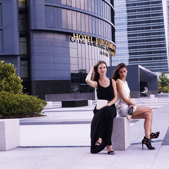 15colgadasdeunapercha_blanco_y_negro_black_and_white_vestidos_dresses_sin_complementos_no_accessories_ale_corsini_laura_pol_5