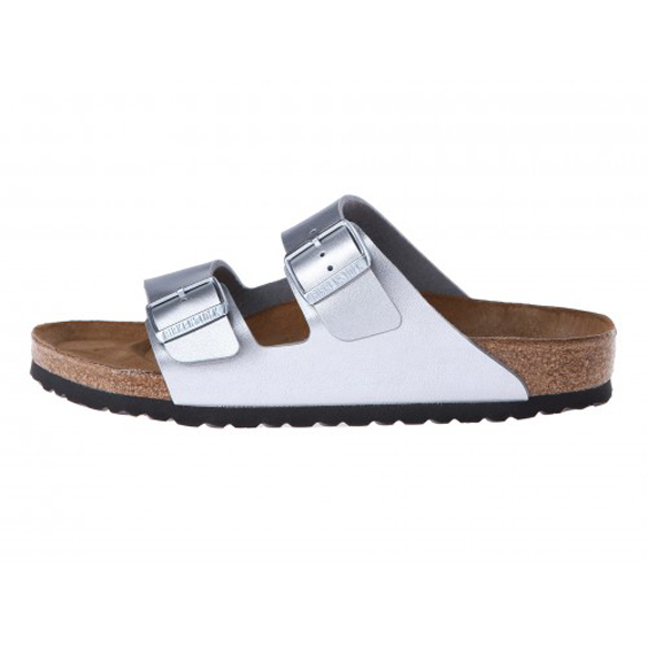 15colgadasdeunapercha_closet_musta_sandalias_sandals_ugly_shoes_birkenstock_black_negro_white_blanco_silver_plateado_1