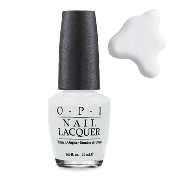 15colgadasdeunapercha_closet_musts_white_nails_uñas_blancas_white_nailpolish_white_enamel_esmalte_de_uñas_blanco_pintauñas_blanco_OPI_Alpine_Snow_1