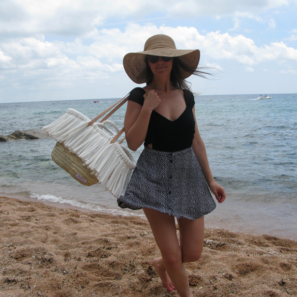 15colgadasdeunapercha_bañador_swimsuit_jaa_by_lula_pantalones_alazzo_pants_pamela_cot_capazo_julietta_barcelona_falda_flores_floral_print_skirt_sandalias_capri_sandals_carla_kissler_8