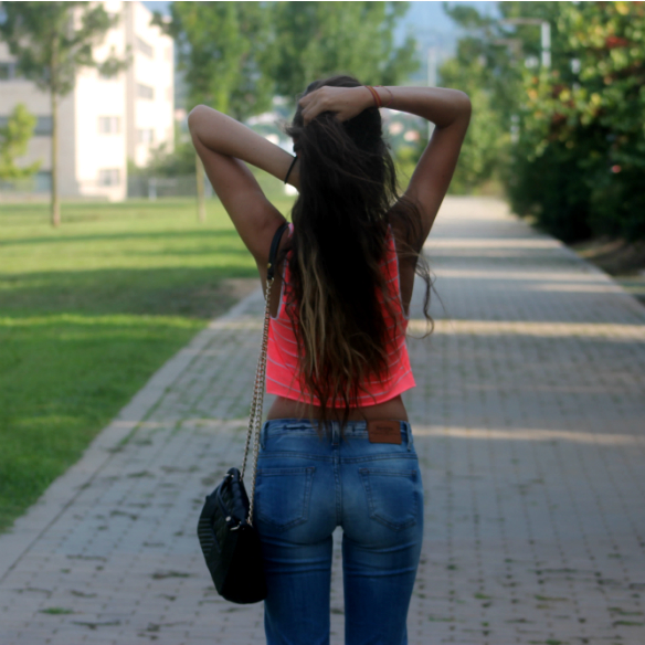 15colgadasdeunapercha_pantalones_acampanados_pata_elefante_bell_pants_crop_top_fluor_blanca_sabadell_3