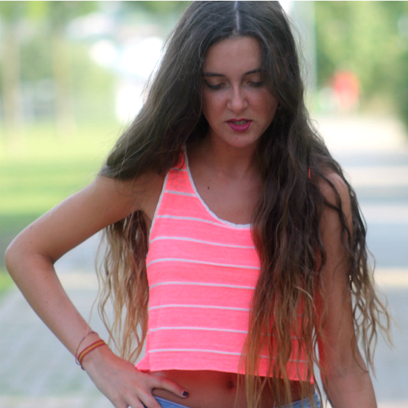 15colgadasdeunapercha_pantalones_acampanados_pata_elefante_bell_pants_crop_top_fluor_blanca_sabadell_6