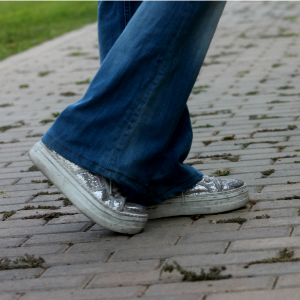 15colgadasdeunapercha_pantalones_acampanados_pata_elefante_bell_pants_crop_top_fluor_blanca_sabadell_8