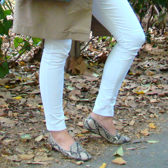 15colgadasdeunapercha_trench_mocasines_loafers_piton_azul_hielo_ice_blue_camisa_oversize_marta_r_5