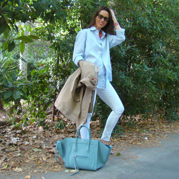 15colgadasdeunapercha_trench_mocasines_loafers_piton_azul_hielo_ice_blue_camisa_oversize_marta_r_8