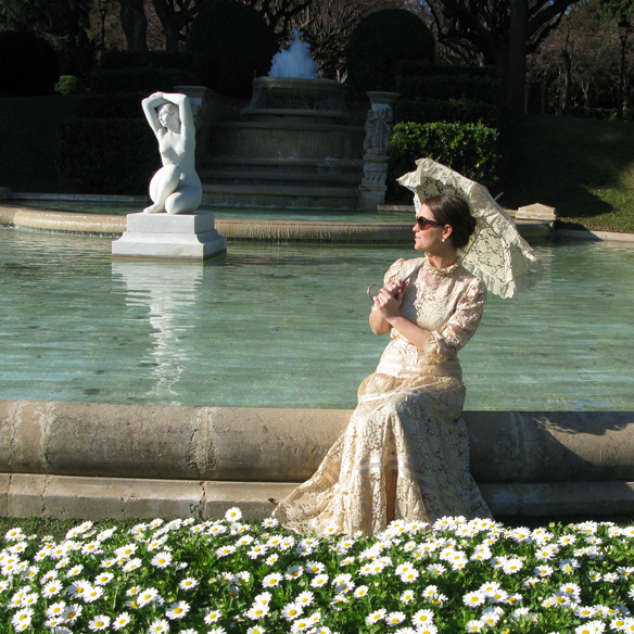 15colgadasdeunapercha_carnaval_carnival_dama_de_epoca_antigua_dama_del_paraguas_sombrilla_lady_umbrella_carla_kissler_1