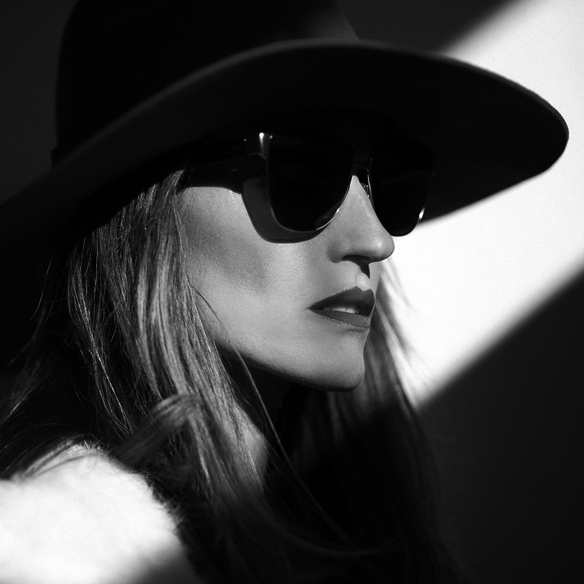 15colgadasdeunapercha_red_black_pamela_rock__ag1