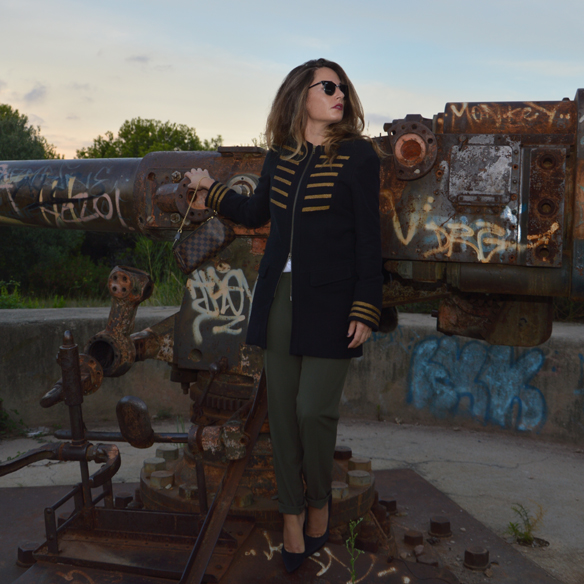 15colgadasdeunapercha_must-have_FW_14_15_OI_14_15_militar_military_army_kakhi_azul_marino_navy_blue_gold_dorado_stilettos_alicia_alvarez_10