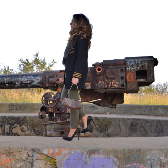 15colgadasdeunapercha_must-have_FW_14_15_OI_14_15_militar_military_army_kakhi_azul_marino_navy_blue_gold_dorado_stilettos_alicia_alvarez_3