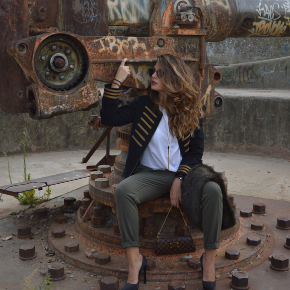 15colgadasdeunapercha_must-have_FW_14_15_OI_14_15_militar_military_army_kakhi_azul_marino_navy_blue_gold_dorado_stilettos_alicia_alvarez_8