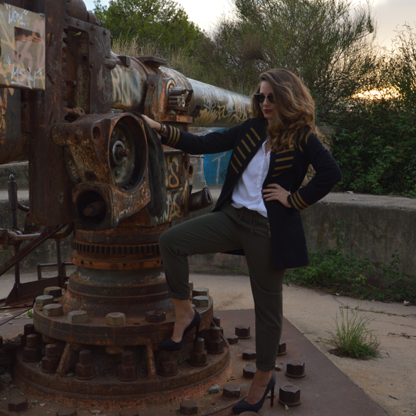 15colgadasdeunapercha_must-have_FW_14_15_OI_14_15_militar_military_army_kakhi_azul_marino_navy_blue_gold_dorado_stilettos_alicia_alvarez_9