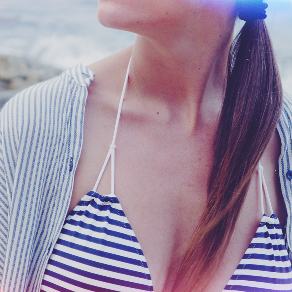 15colgadasdeunapercha_rayas_stripes_camisa_oversize_shorts_talle_alto_bikini_marinero_carla_kissler_5