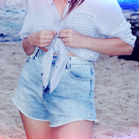 15colgadasdeunapercha_rayas_stripes_camisa_oversize_shorts_talle_alto_bikini_marinero_carla_kissler_7