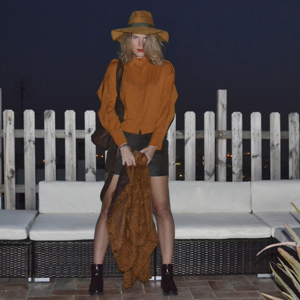 15colgadasdeunapercha_1001_atmosphera_ivivi_vintage_camisa_shirt_falda_skirt_sombrero_hat_harris_XL_brown_georgina_gina_carreras_3