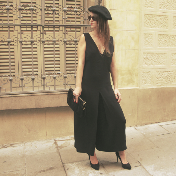 15colgadasdeunapercha_must-have_fw_14_15_oi_14_15_culottes_boina_beret_jumpsuit_mono_b&w_stilettos_carla_kissler_5