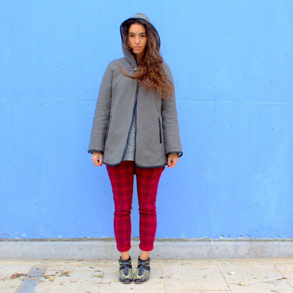 15colgadasdeunapercha_fall_otoño_winter_invierno_2014_mezcla_mixes_grey_gris_check_cuadros_capucha_hood_blanca_arias_9