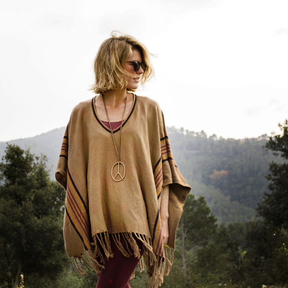 15colgadasdeunapercha_look_campestre_georgina_carreras_bolso_chelsea_poncho_collar_marco_tessari_gina_carreras_3