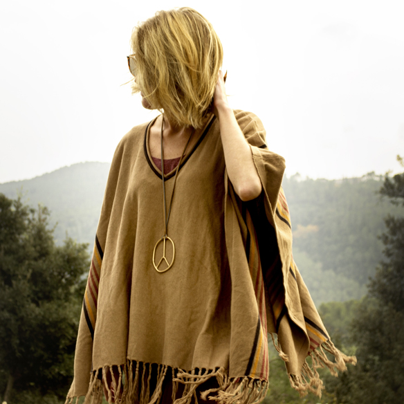 15colgadasdeunapercha_look_campestre_georgina_carreras_bolso_chelsea_poncho_collar_marco_tessari_gina_carreras_4