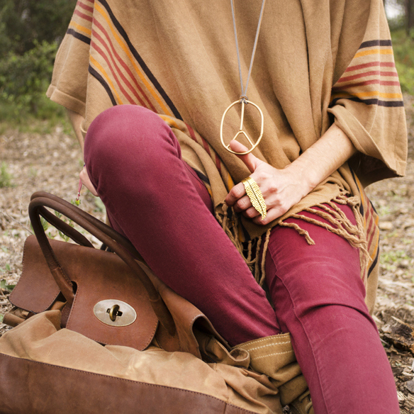 15colgadasdeunapercha_look_campestre_georgina_carreras_bolso_chelsea_poncho_collar_marco_tessari_gina_carreras_8