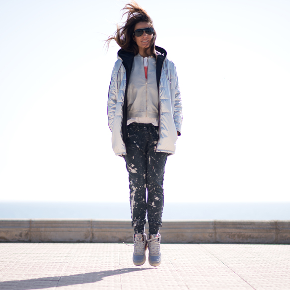 15colgadasdeunapercha_sporty_chic_plumon_sneakers_bomber_silver_plata_ana_crank_10