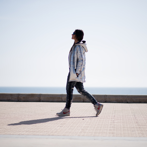15colgadasdeunapercha_sporty_chic_plumon_sneakers_bomber_silver_plata_ana_crank_4