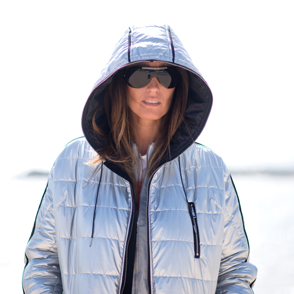 15colgadasdeunapercha_sporty_chic_plumon_sneakers_bomber_silver_plata_ana_crank_8