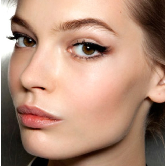 15colgadasdeunapercha_maquillaje_make_up_fw_oi_fall_winter_14_15_labios_dulces_sweet_lips_nude_pale_pink_gloss_3